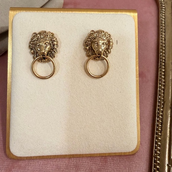Gucci Gold Lion Motif Earrings - Picture 3 of 5